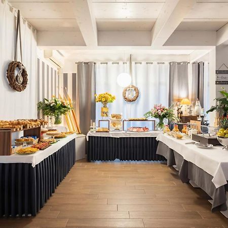 Hotel La Pineta Фоллоника Экстерьер фото