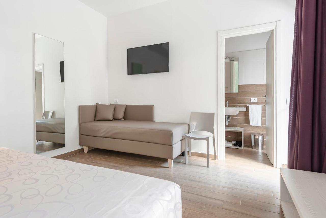 Hotel La Pineta Фоллоника Экстерьер фото