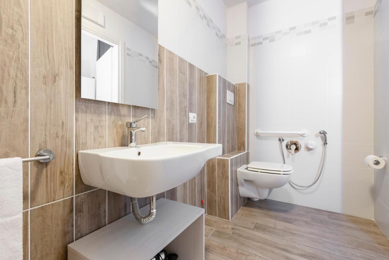 Hotel La Pineta Фоллоника Экстерьер фото