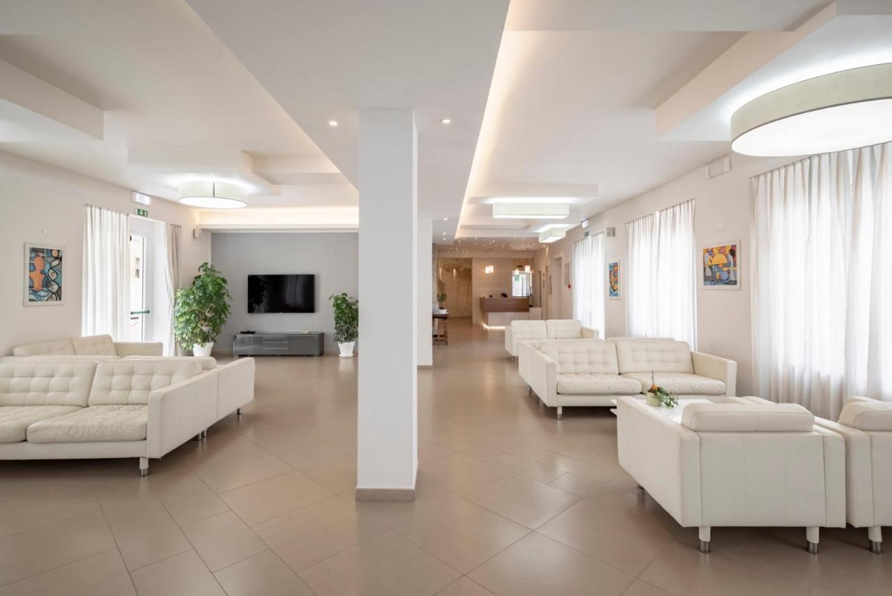 Hotel La Pineta Фоллоника Экстерьер фото