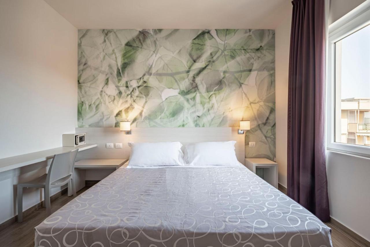 Hotel La Pineta Фоллоника Экстерьер фото