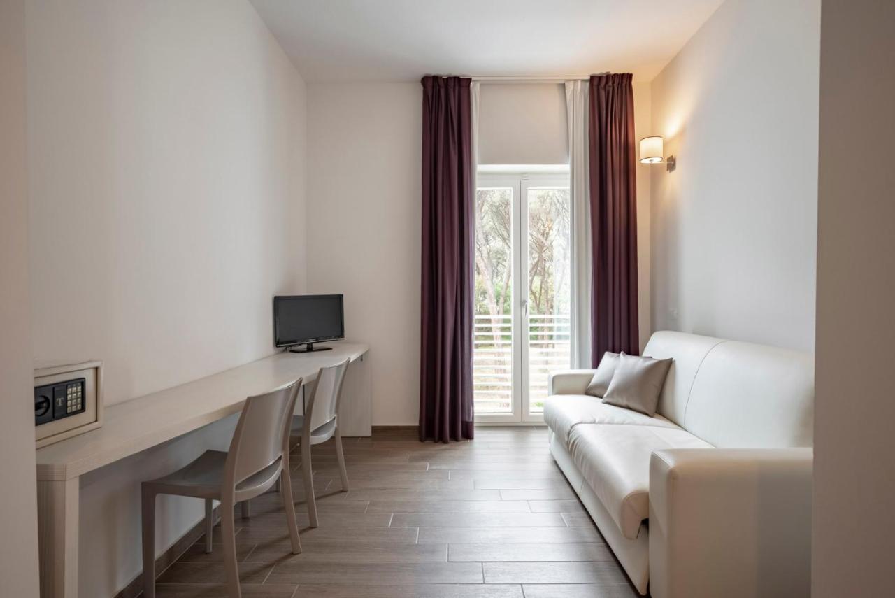 Hotel La Pineta Фоллоника Экстерьер фото