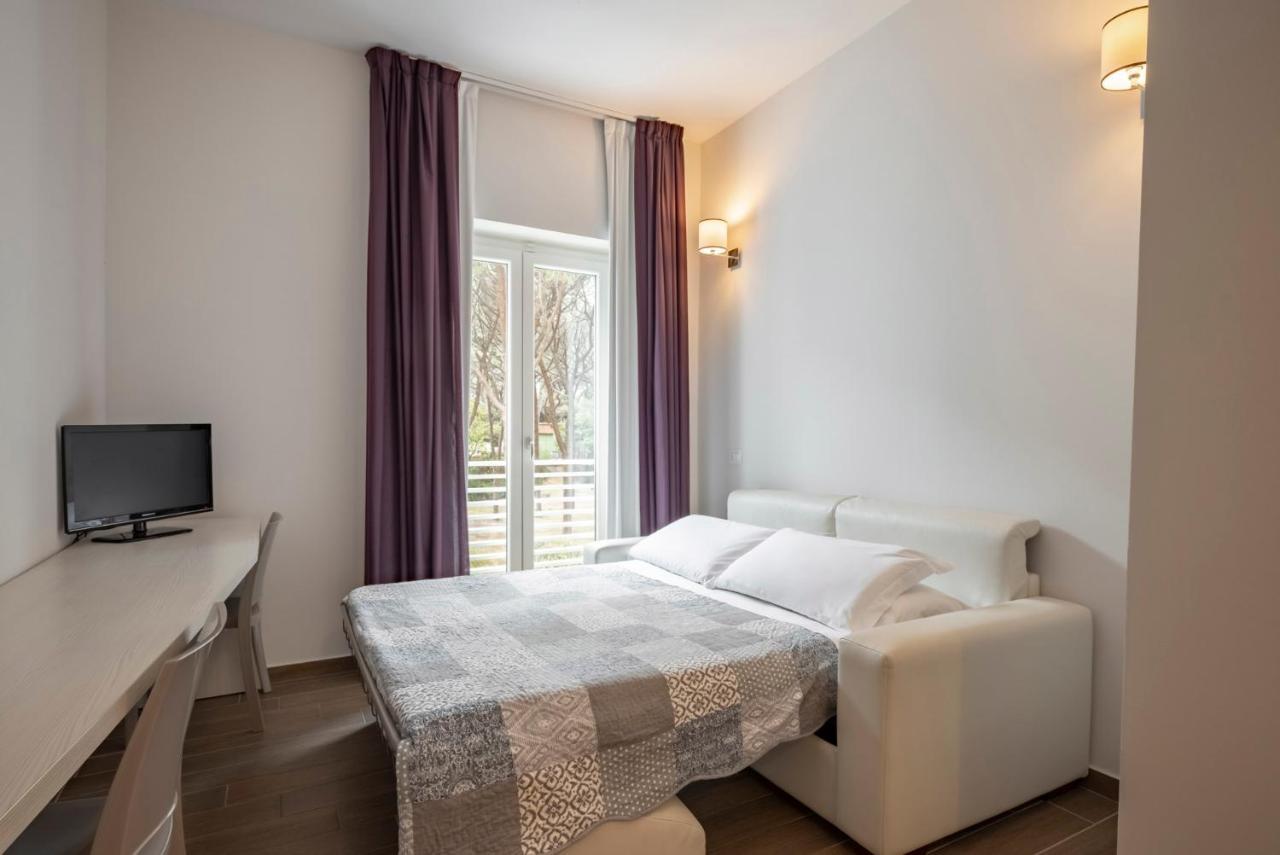 Hotel La Pineta Фоллоника Экстерьер фото
