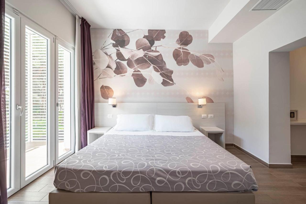 Hotel La Pineta Фоллоника Экстерьер фото