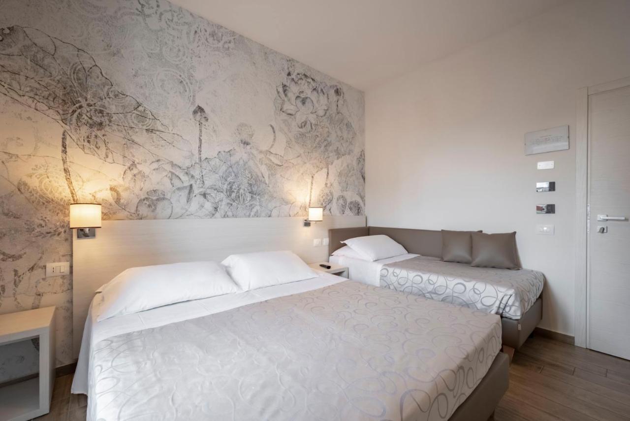 Hotel La Pineta Фоллоника Экстерьер фото