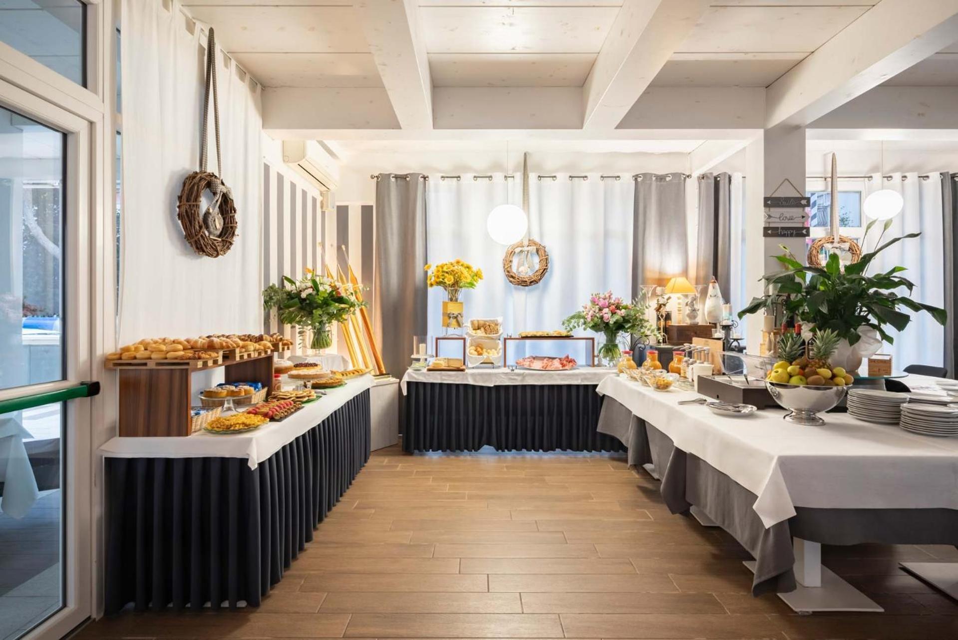 Hotel La Pineta Фоллоника Экстерьер фото
