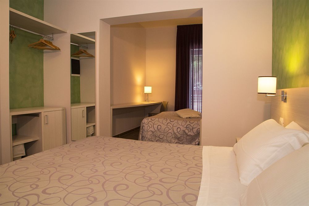 Hotel La Pineta Фоллоника Экстерьер фото