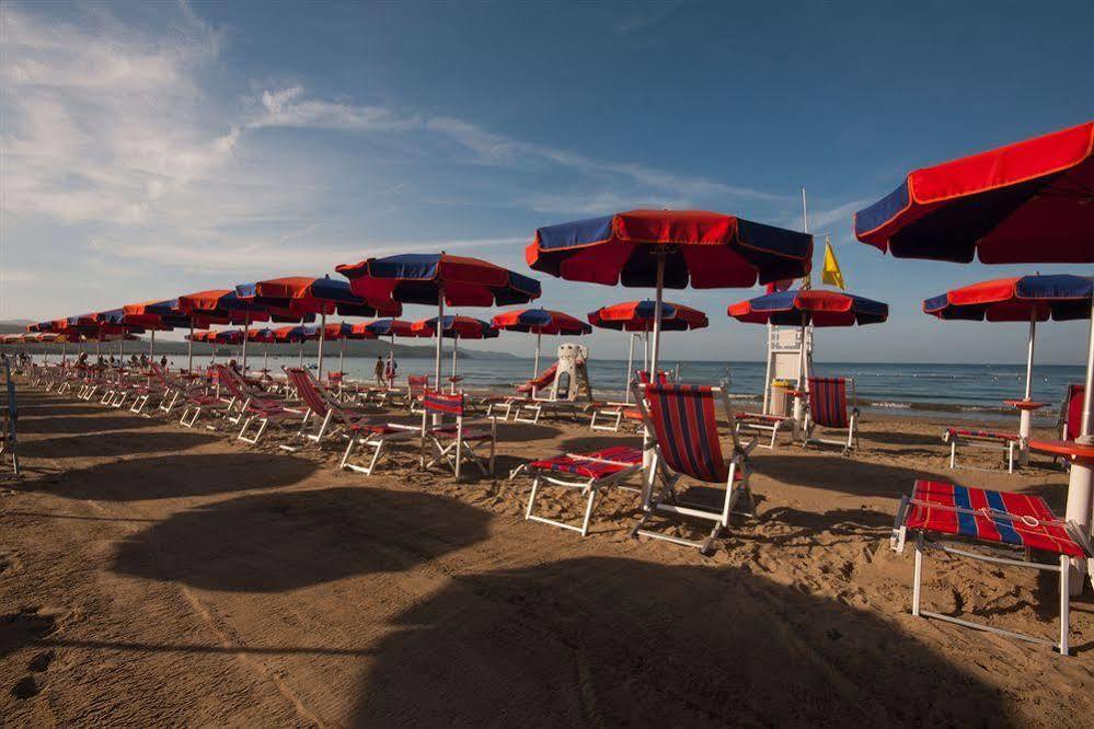 Hotel La Pineta Фоллоника Экстерьер фото
