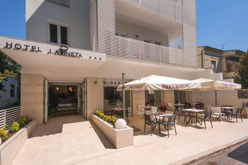 Hotel La Pineta Фоллоника Экстерьер фото