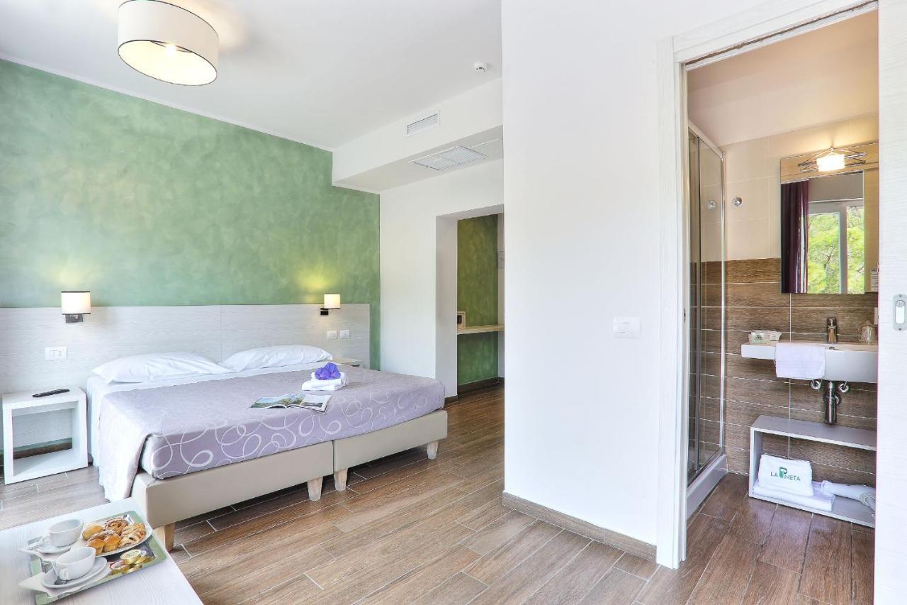 Hotel La Pineta Фоллоника Экстерьер фото