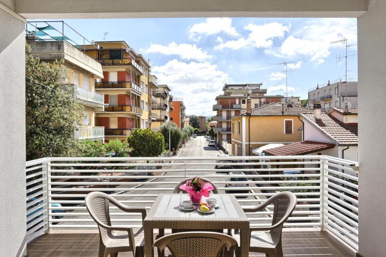 Hotel La Pineta Фоллоника Экстерьер фото