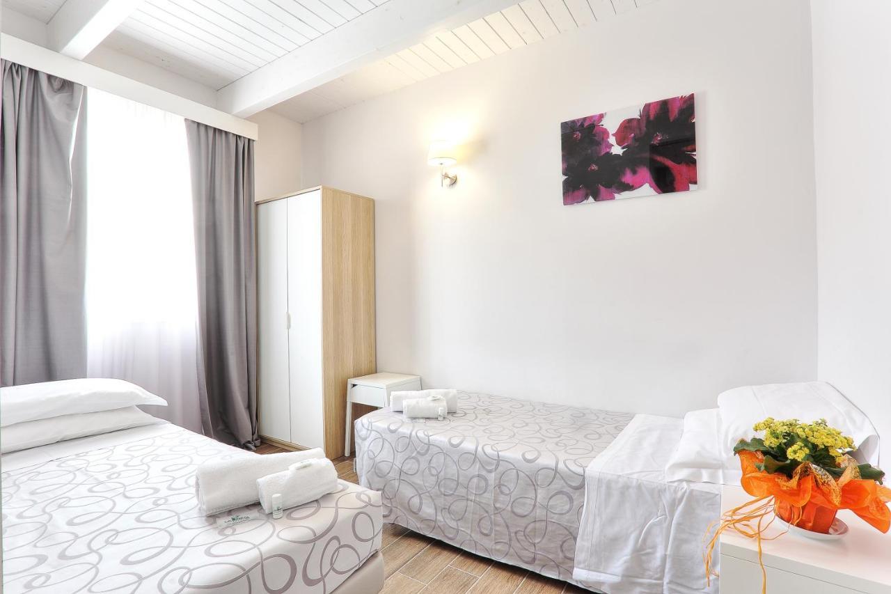 Hotel La Pineta Фоллоника Экстерьер фото