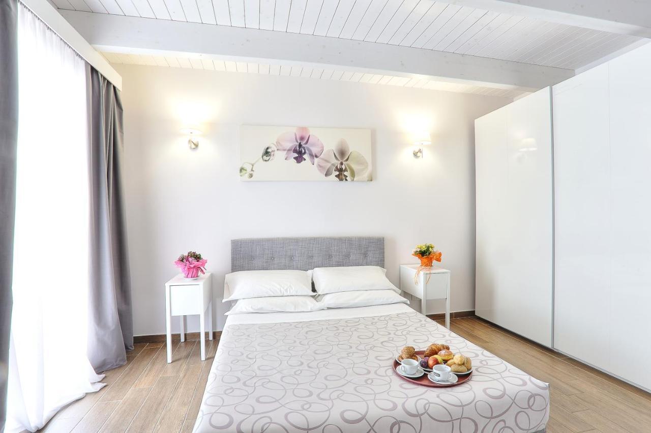 Hotel La Pineta Фоллоника Экстерьер фото