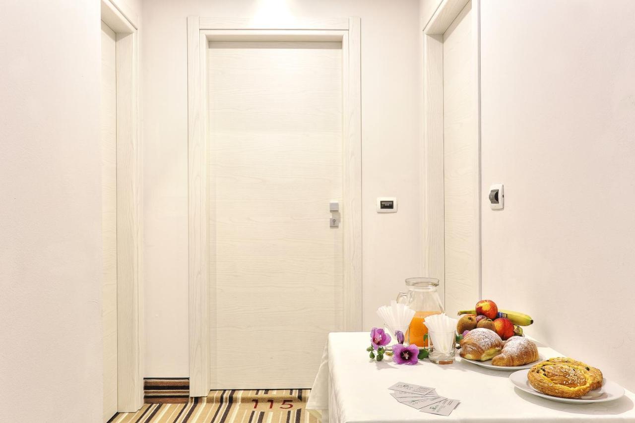 Hotel La Pineta Фоллоника Экстерьер фото